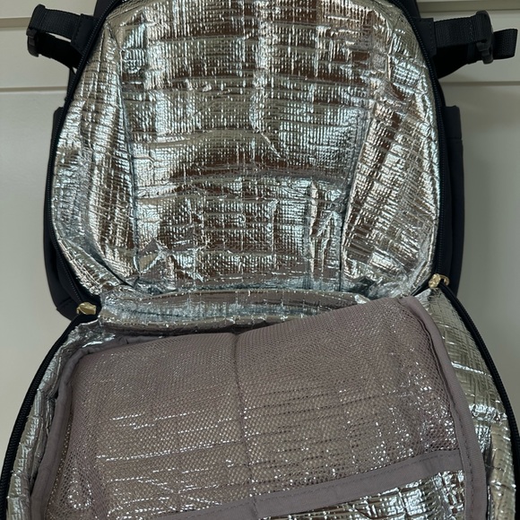 Isaac mizrahi backpack - Picture 3 of 4